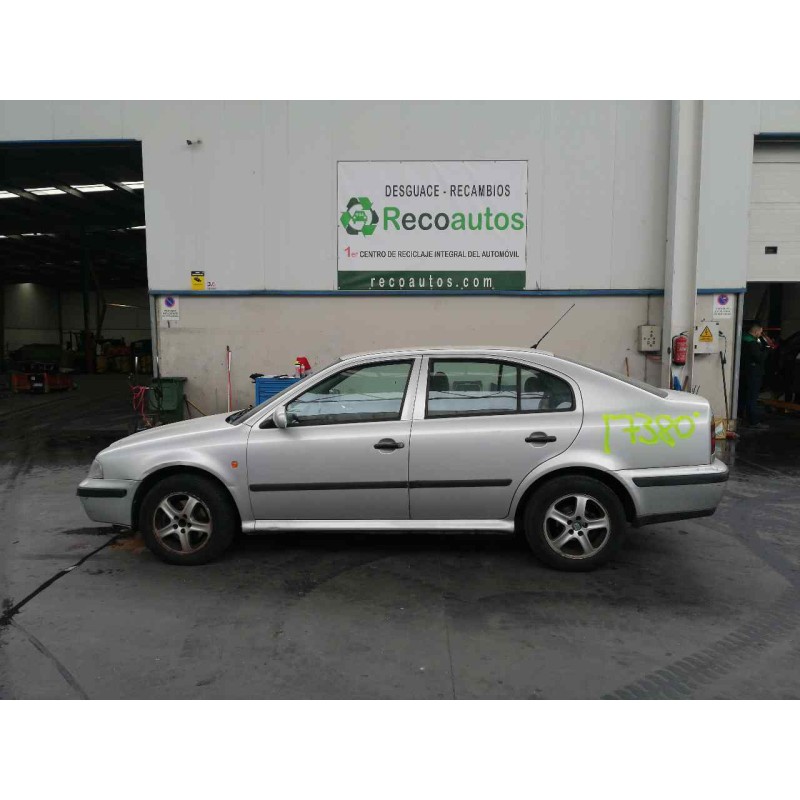 skoda octavia berlina (1u2) del año 1999