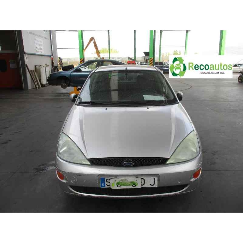 ford focus berlina (cak) del año 2000