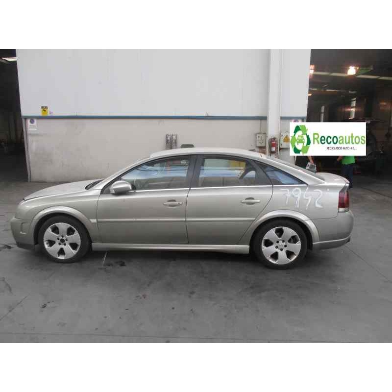 opel vectra c berlina del año 2004