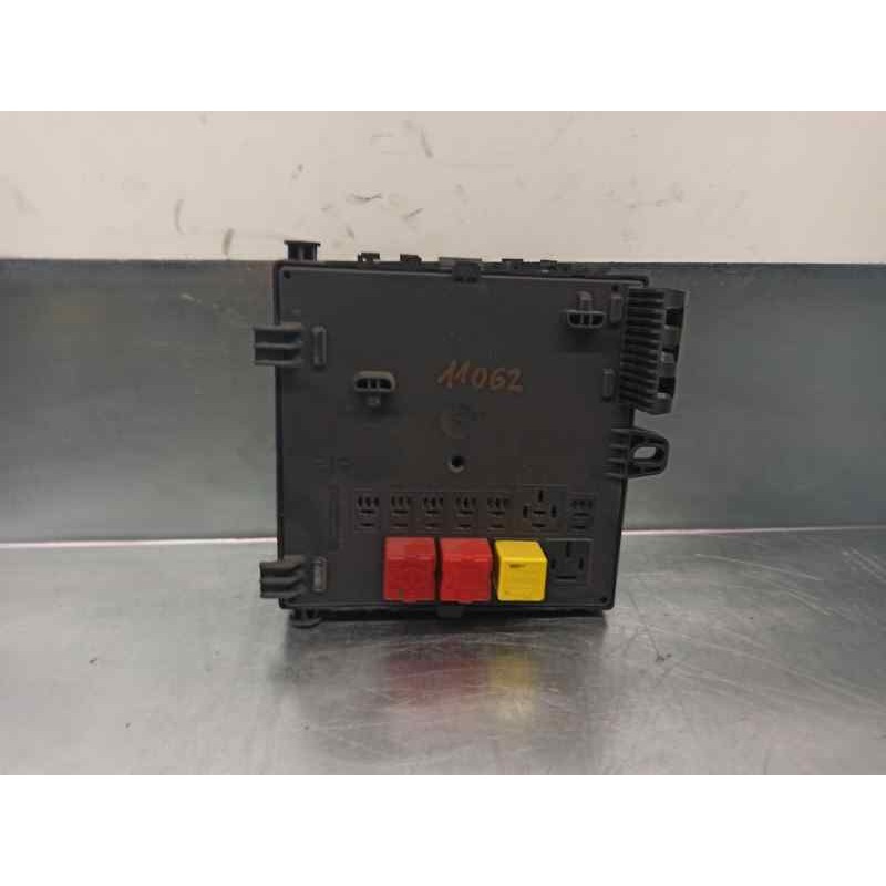 Recambio de caja reles / fusibles para opel vectra c berlina 2.0 dti referencia OEM IAM   