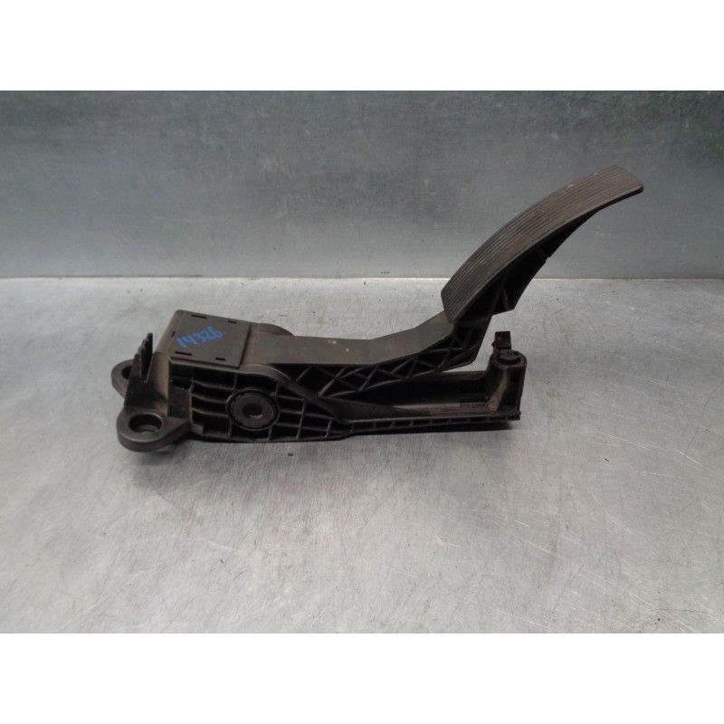 Recambio de potenciometro pedal para mercedes clase m (w164) 3.0 cdi cat referencia OEM IAM A1643000004  