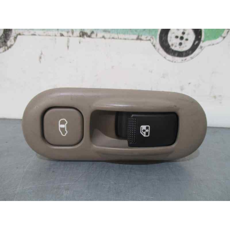 Recambio de mando elevalunas trasero derecho para kia carnival 2.9 crdi cat referencia OEM IAM 935804D801CS  