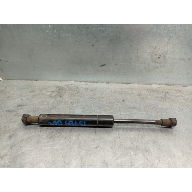 Recambio de amortiguadores capo para volvo xc70 2.4 diesel cat referencia OEM IAM 30674708  