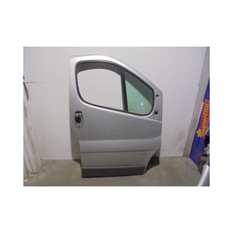 Recambio de puerta delantera derecha para opel vivaro 2.5 dti / cdti cat (g9u-730 / lj9) referencia OEM IAM 4408262 GRIS 5 PUERT