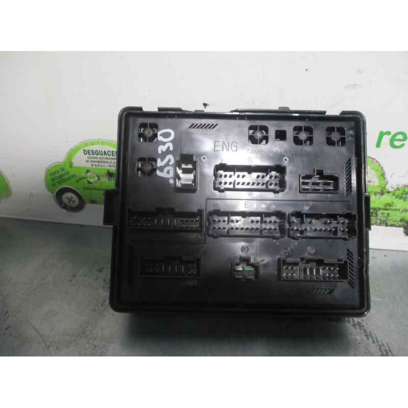 Recambio de caja reles / fusibles para ssangyong rexton 2.7 turbodiesel cat referencia OEM IAM 8212008B10  