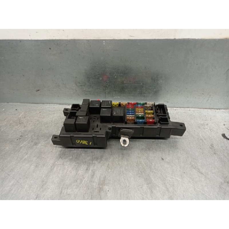 Recambio de caja reles / fusibles para volvo s80 berlina 2.4 diesel cat referencia OEM IAM 518717004 8637841 