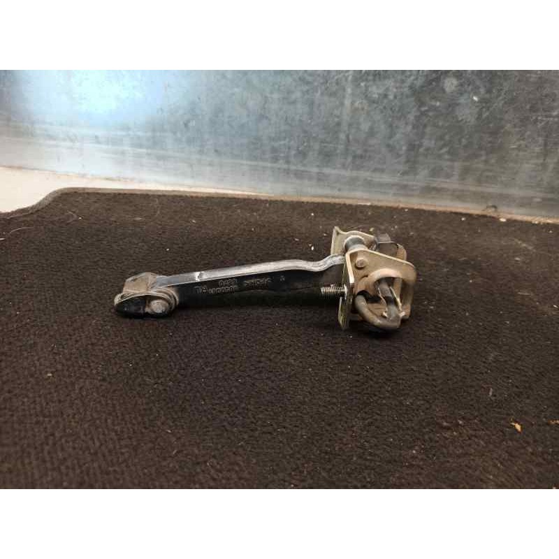 Recambio de retenedor puerta para volvo xc70 2.4 diesel cat referencia OEM IAM 8650061  