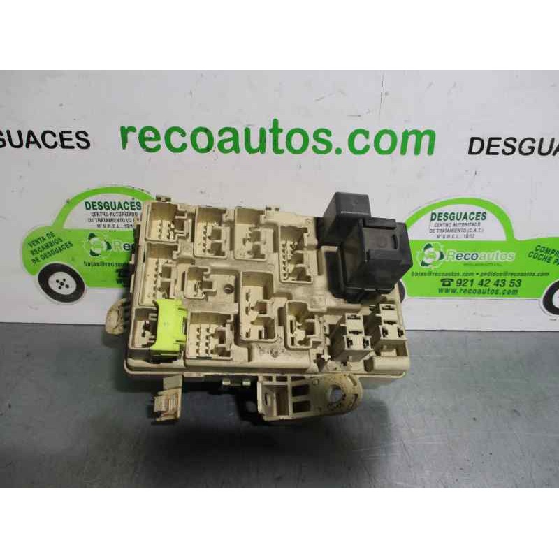 Recambio de caja reles / fusibles para toyota hilux (kun) 2.5 turbodiesel referencia OEM IAM 8264135220  