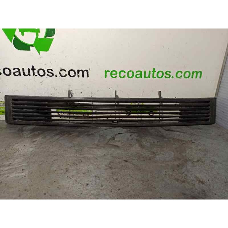 Recambio de rejilla delantera para volkswagen t-3 caravelle 1.6 c.c td referencia OEM IAM 251853663  