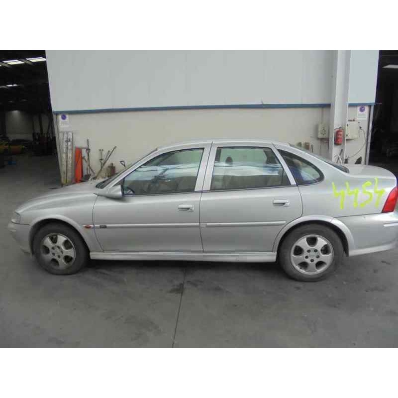 opel vectra b berlina del año 2000