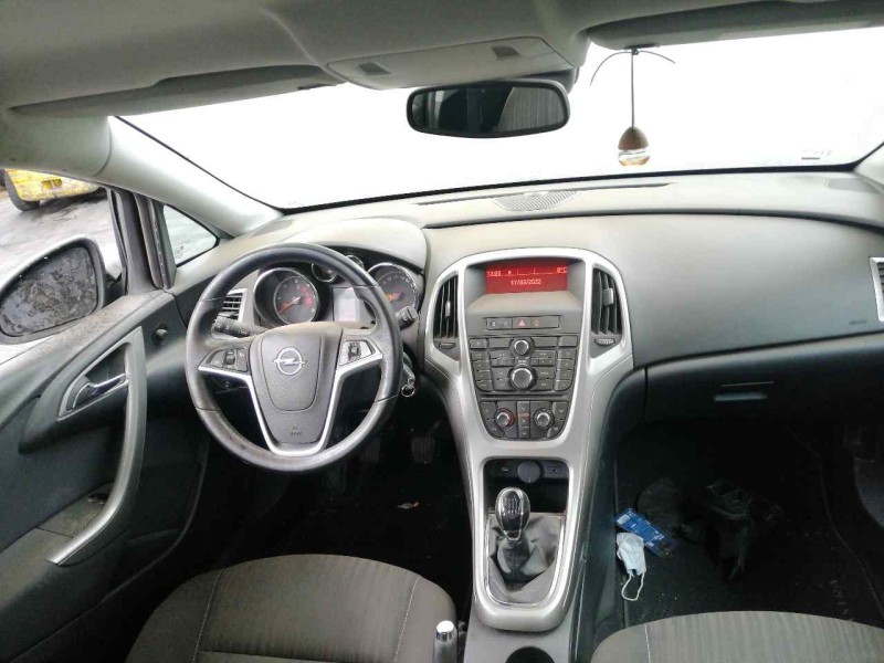 opel astra j lim. del año 2011