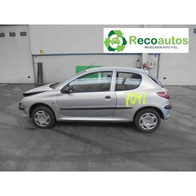 peugeot 206 berlina del año 2000