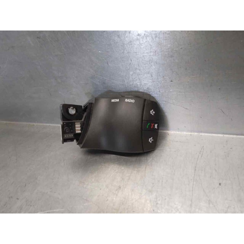 Recambio de mando volante para renault fluence dynamique referencia OEM IAM 255523796R  