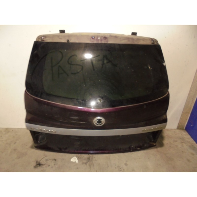 Recambio de porton trasero para ssangyong kyron 2.0 referencia OEM IAM 6400108302 MORADO 5 PUERTAS