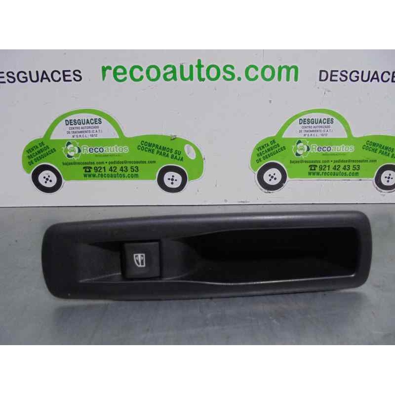 Recambio de mando elevalunas trasero derecho para renault scenic iii 1.6 16v referencia OEM IAM 829500004R  