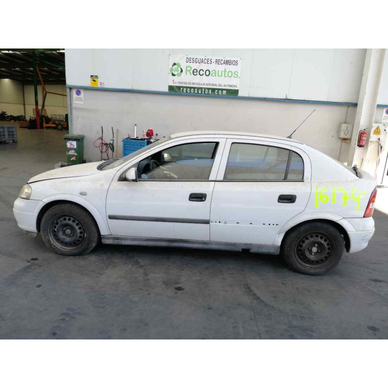 opel astra g berlina del año 2000