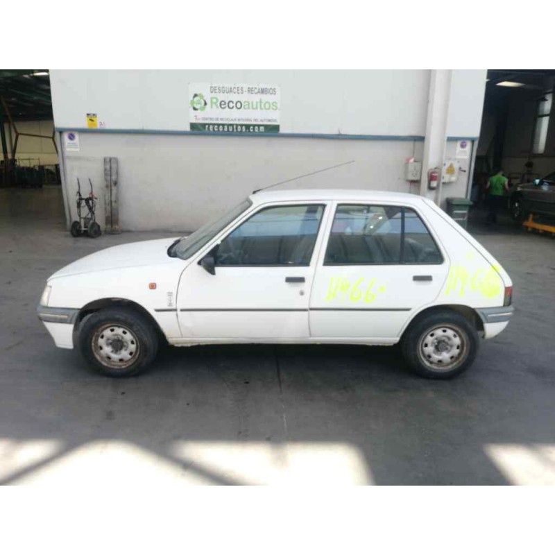 peugeot 205 berlina del año 1996