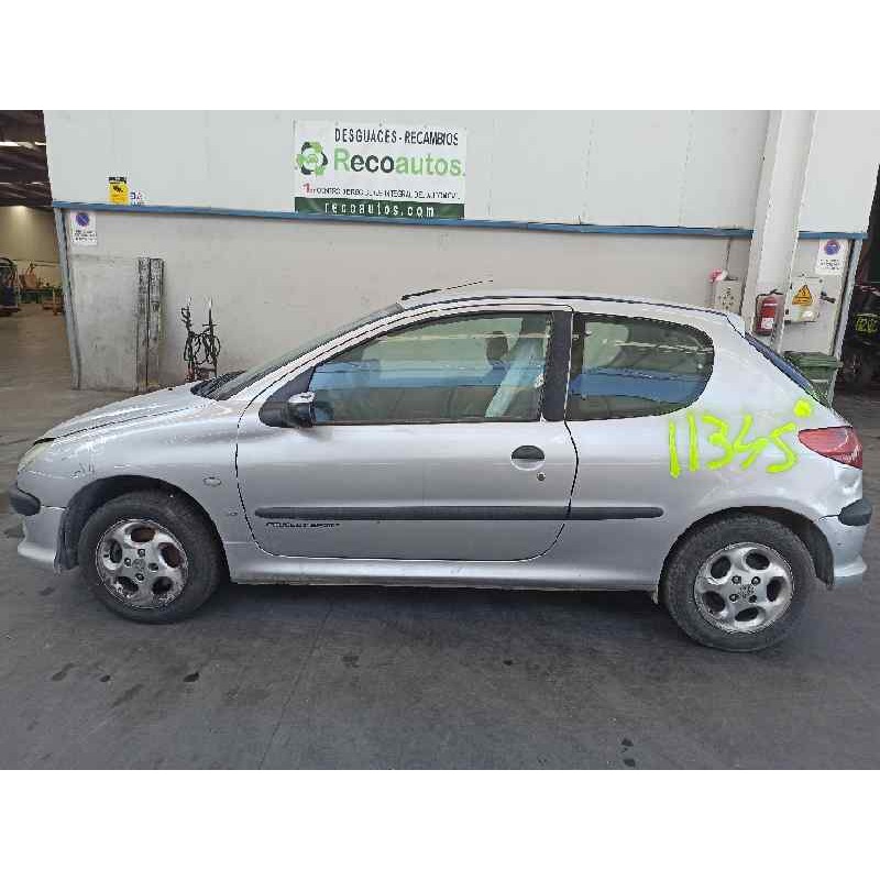 peugeot 206 berlina del año 2000