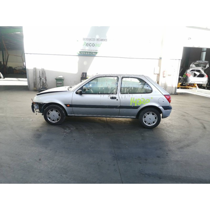 ford fiesta berlina (dx) del año 2000