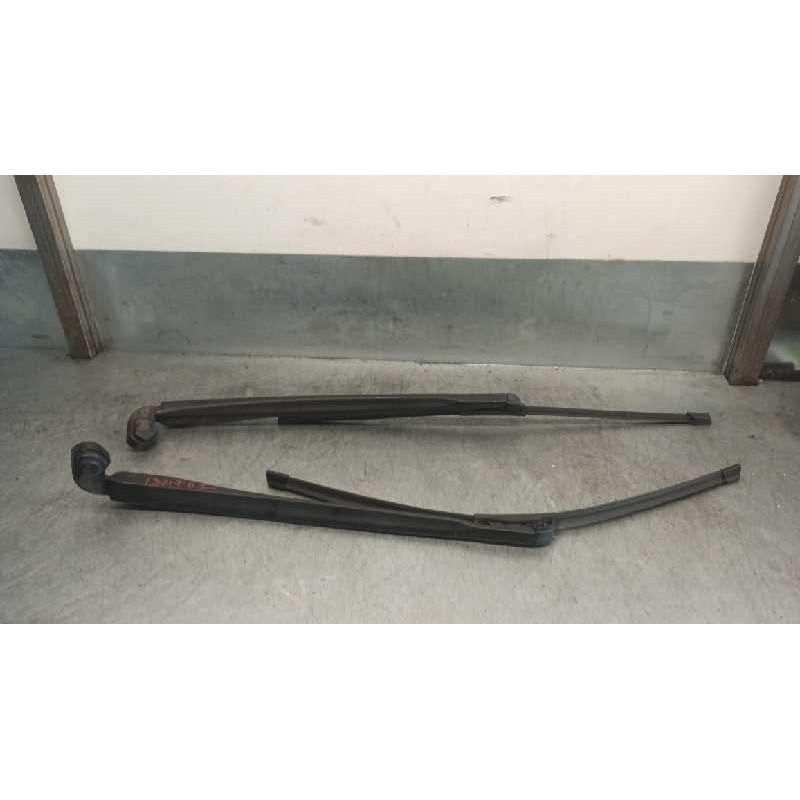 Recambio de brazo limpia delantero derecho para seat leon (1p1) 1.9 tdi referencia OEM IAM   