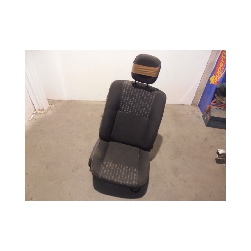 Recambio de asiento delantero derecho para dacia sandero ambiance referencia OEM IAM TELA NEGRA Y GRIS 5 PUERTAS