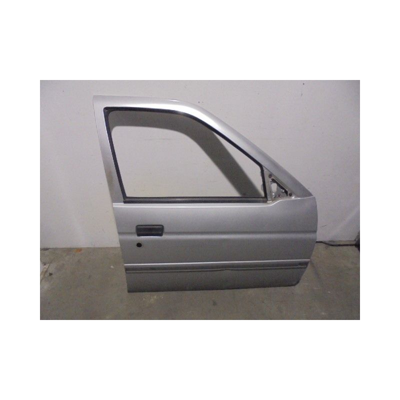 Recambio de puerta delantera derecha para ford orion celebration referencia OEM IAM 6871073 GRIS 4 PUERTAS