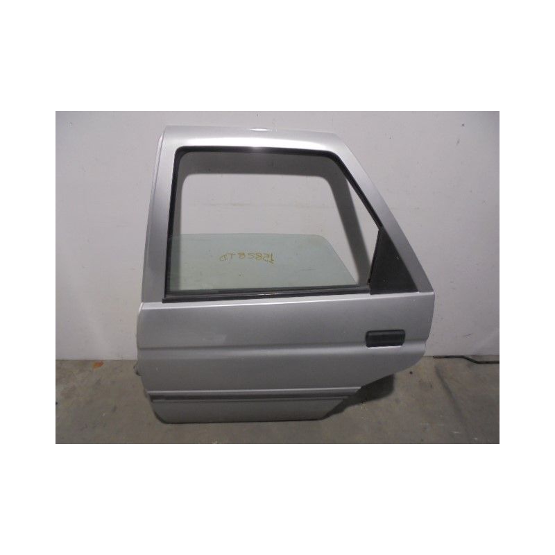 Recambio de puerta trasera izquierda para ford orion celebration referencia OEM IAM 6871838 GRIS 4 PUERTAS