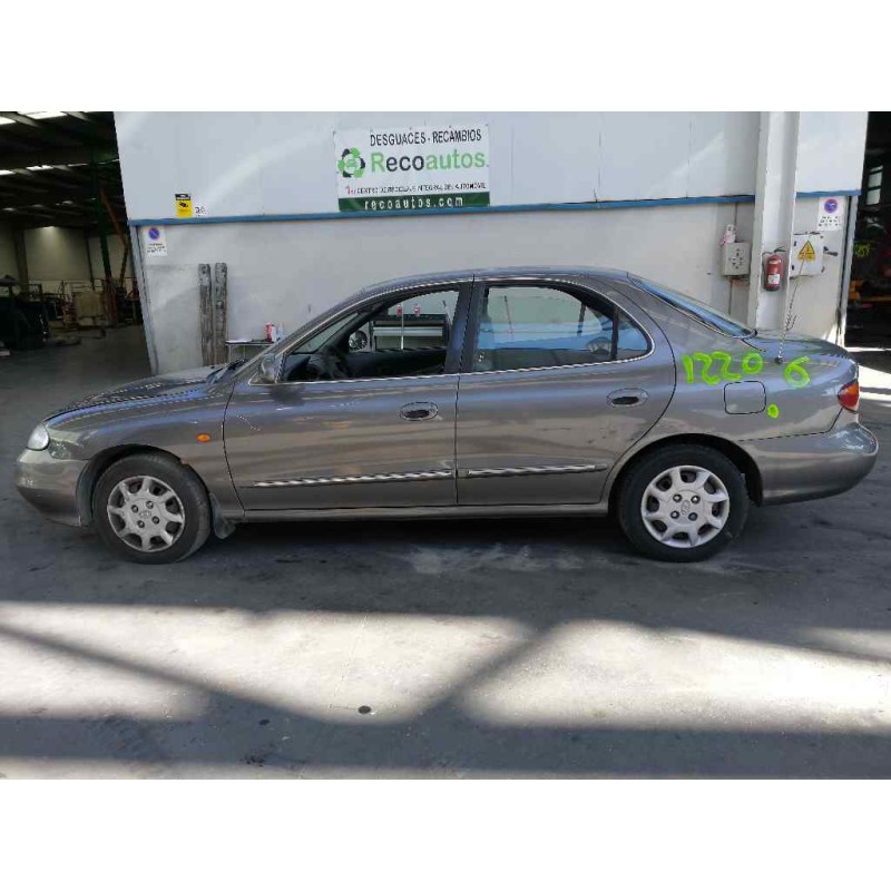 hyundai lantra berlina (rd) del año 2000