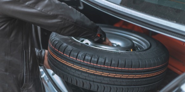 ¿Es obligatorio llevar una rueda de repuesto? ¡Esto dice la DGT!