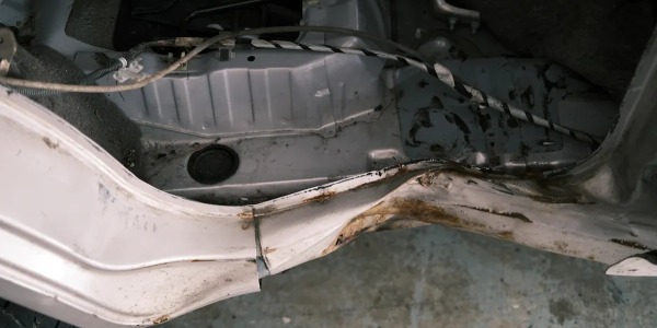 How to tell if the engine mount is damaged?